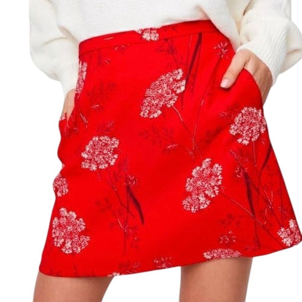 WILFRED Aritzia Red White Floral Mini Skirt Holiday Date Night Party Size 4 Work - Picture 2 of 8